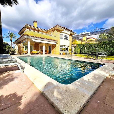 Villa Reus Esterno foto