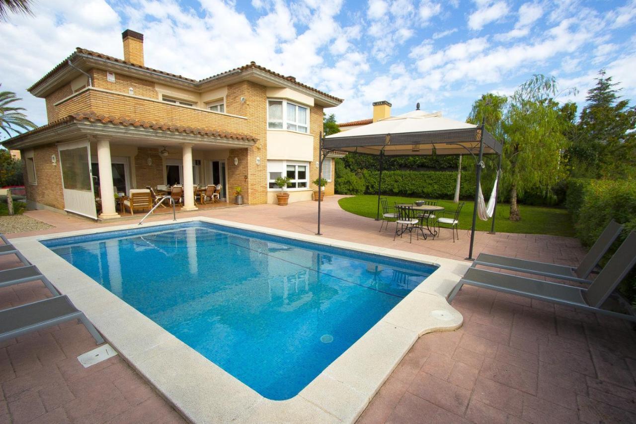 Villa Reus Esterno foto