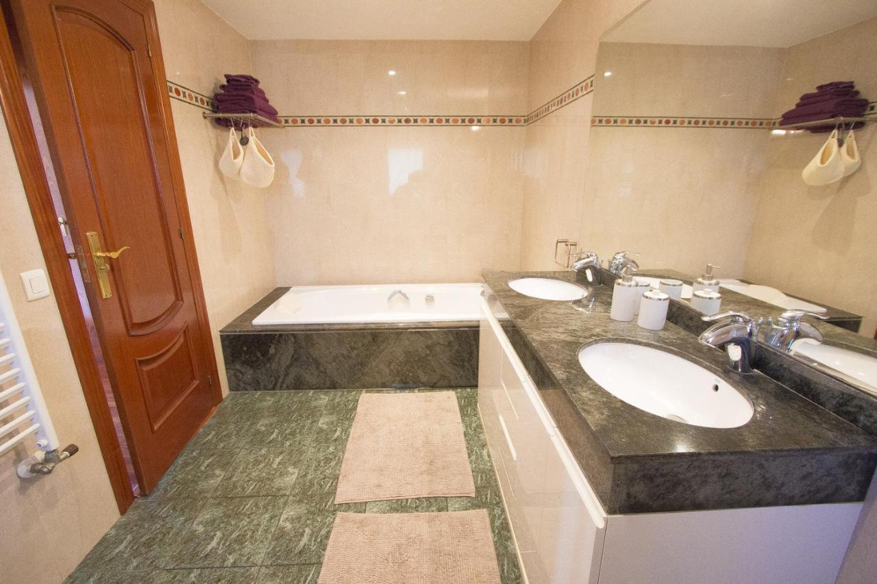 Villa Reus Esterno foto