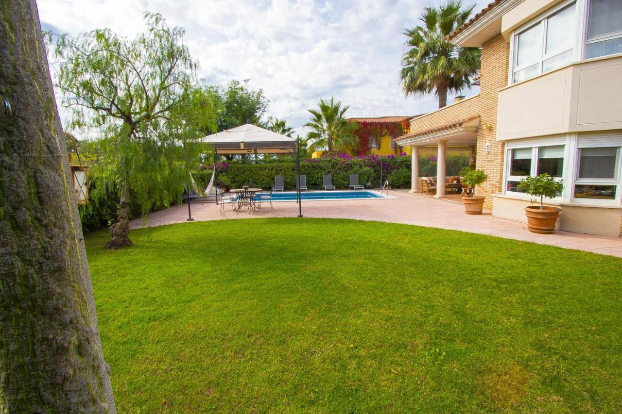 Villa Reus Esterno foto