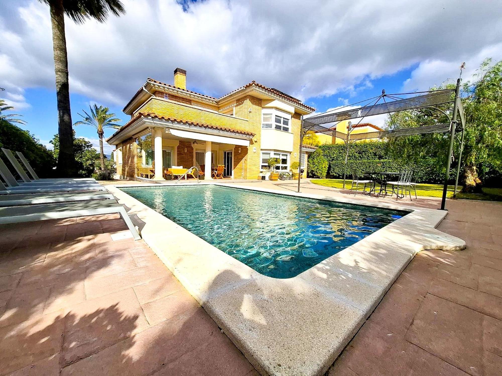 Villa Reus Esterno foto